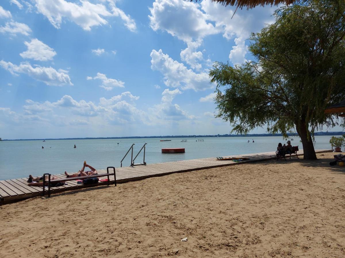 Tulipan Bungalow Camping Resort Gyenesdias Bagian luar foto
