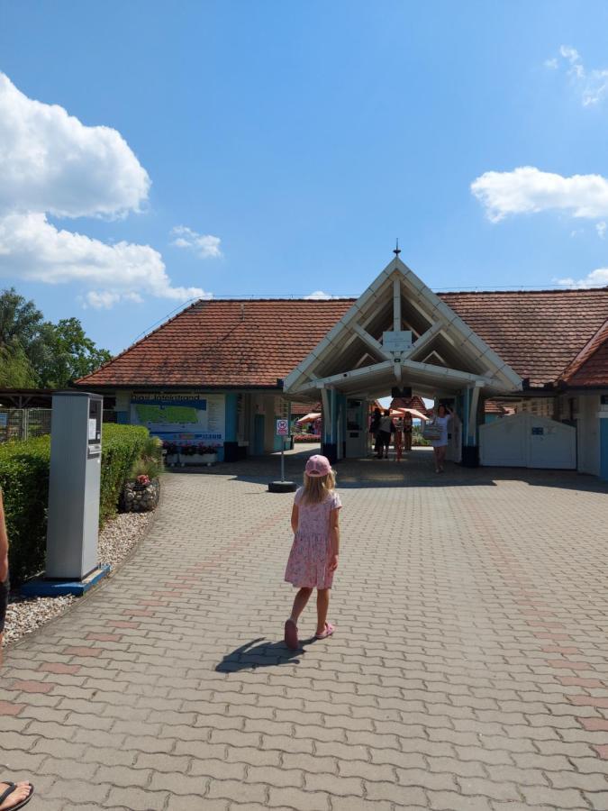 Tulipan Bungalow Camping Resort Gyenesdias Bagian luar foto